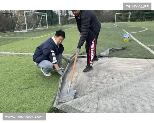 草坪养护团队的工作日常：如何保障球场最佳状态
